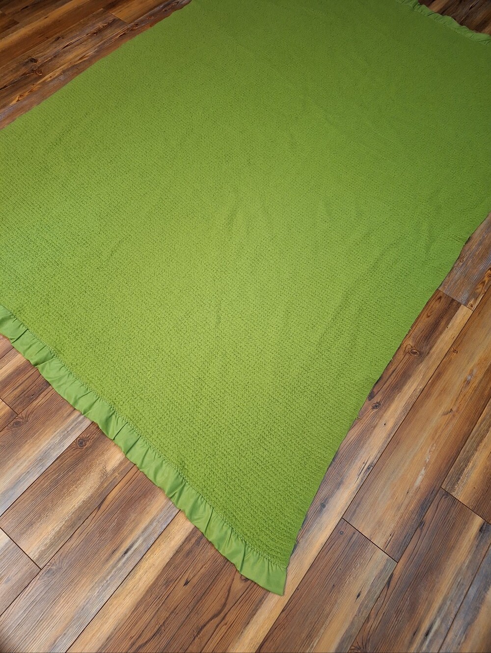 Vintage JCPenny Thermal Waffle Weave Avocado Green Satin Trim 84x60 In Blanket